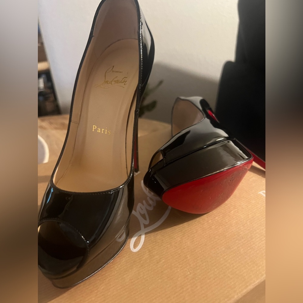 Heels - Picture 3 of 4